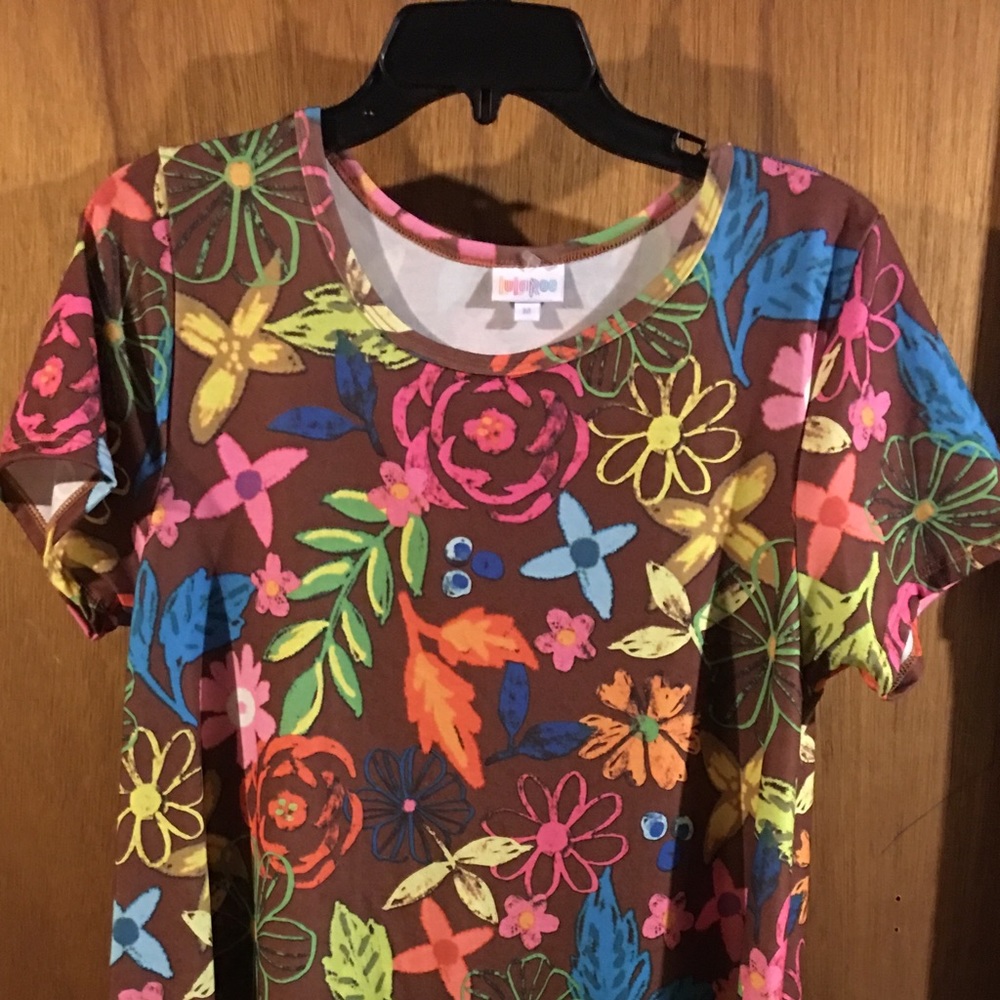 Medium Lularoe Carly